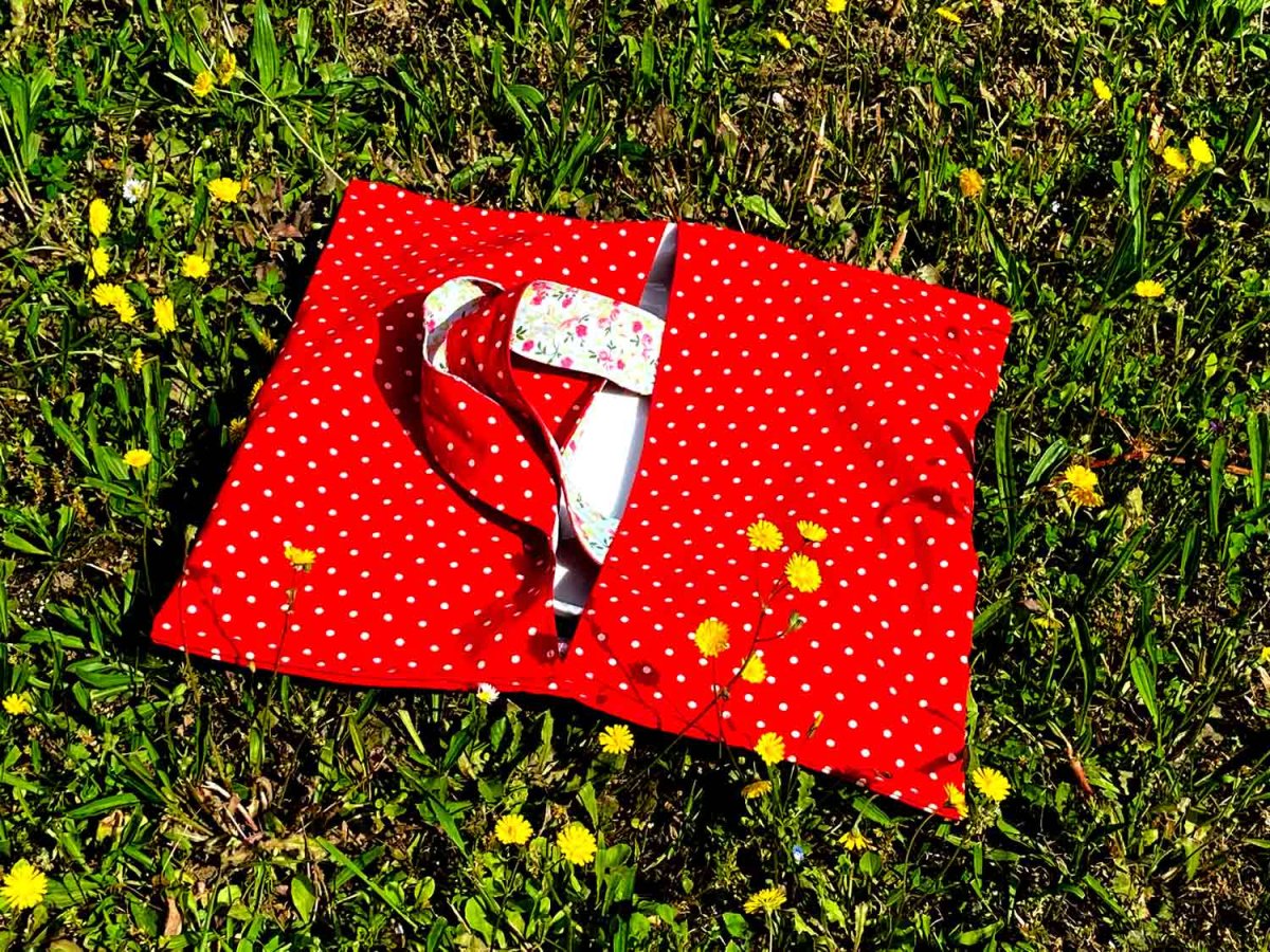 Tissu coton rouge imprimé pois blancs, 25cm – Image 6