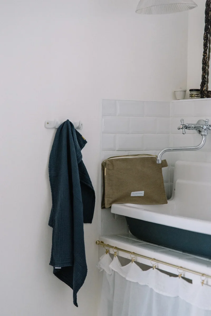 Trousse de toilette vert tilleul en épaisse toile de coton bio – Image 4