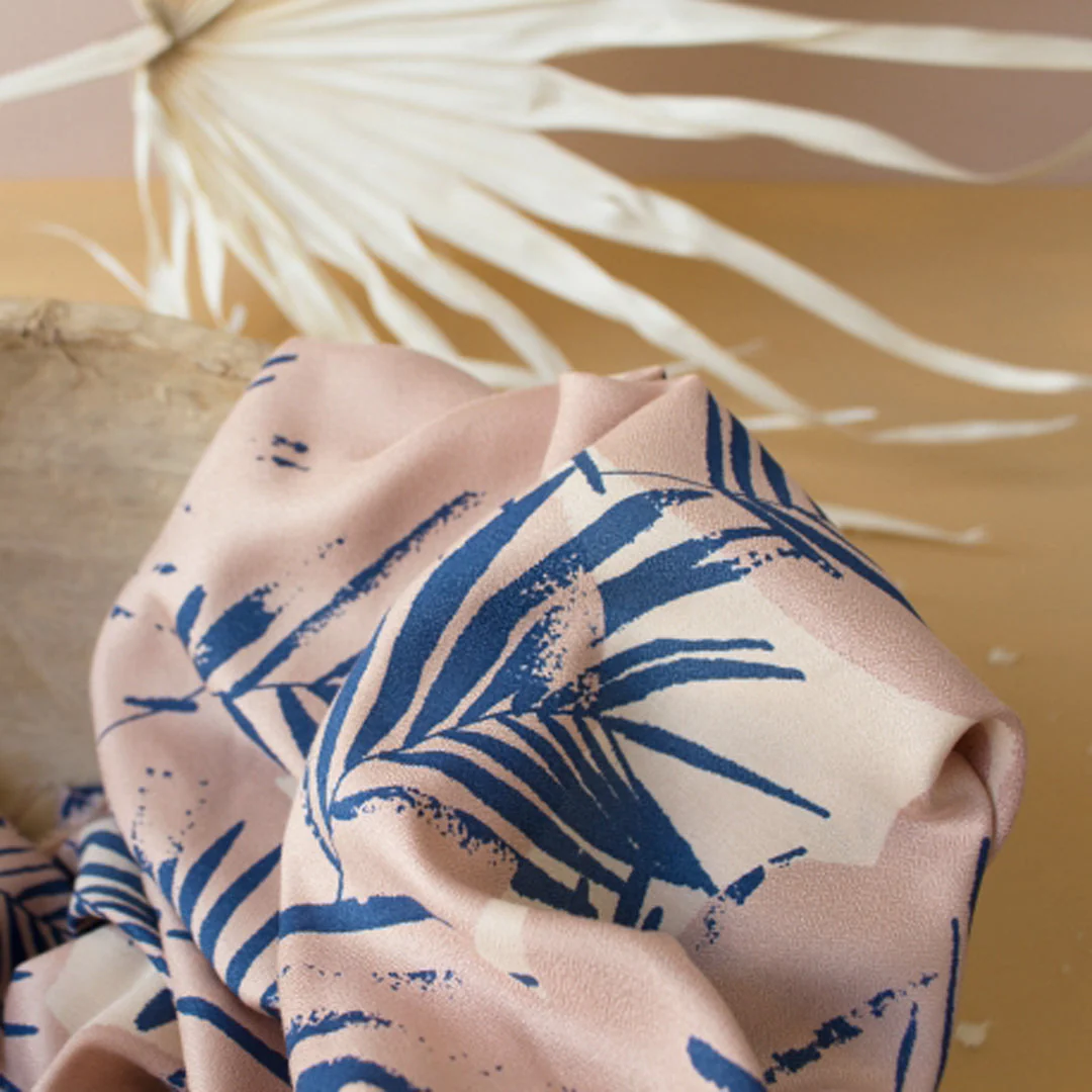 Tissu crêpe de viscose Canopy Cobalt, création française, Atelier Brunette 10cm – Image 3