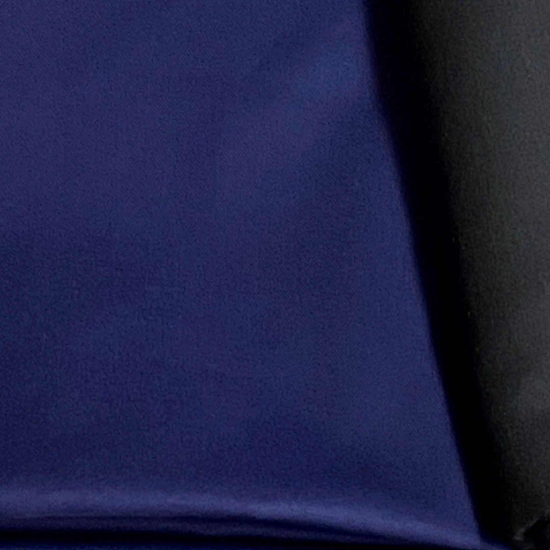 Tissu gabardine uni bleu marine foncé – Image 2