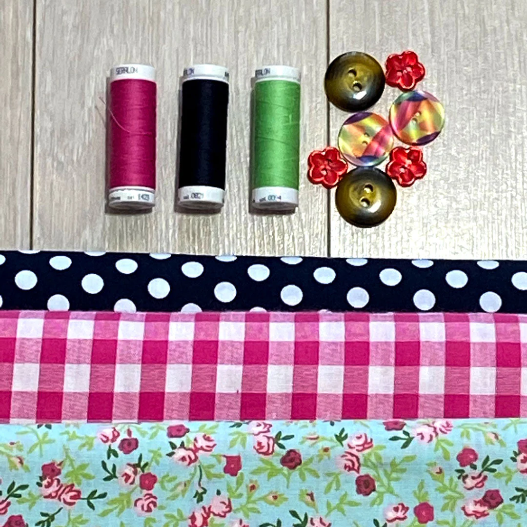 Coupon de Tissu coton vert petites fleurs roses et rouges 150cmx160cm – Image 7