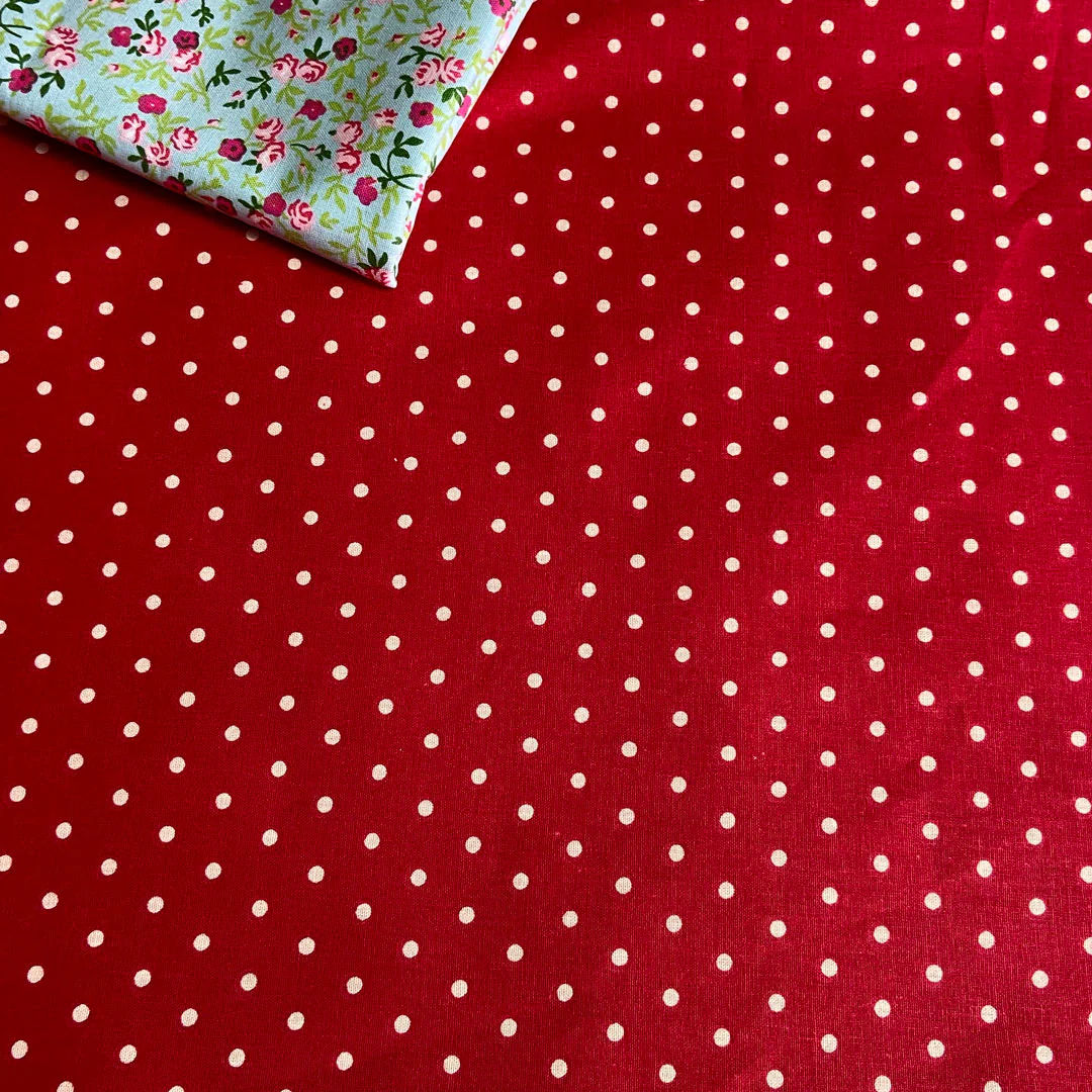 Tissu coton rouge imprimé pois blancs, 25cm – Image 3