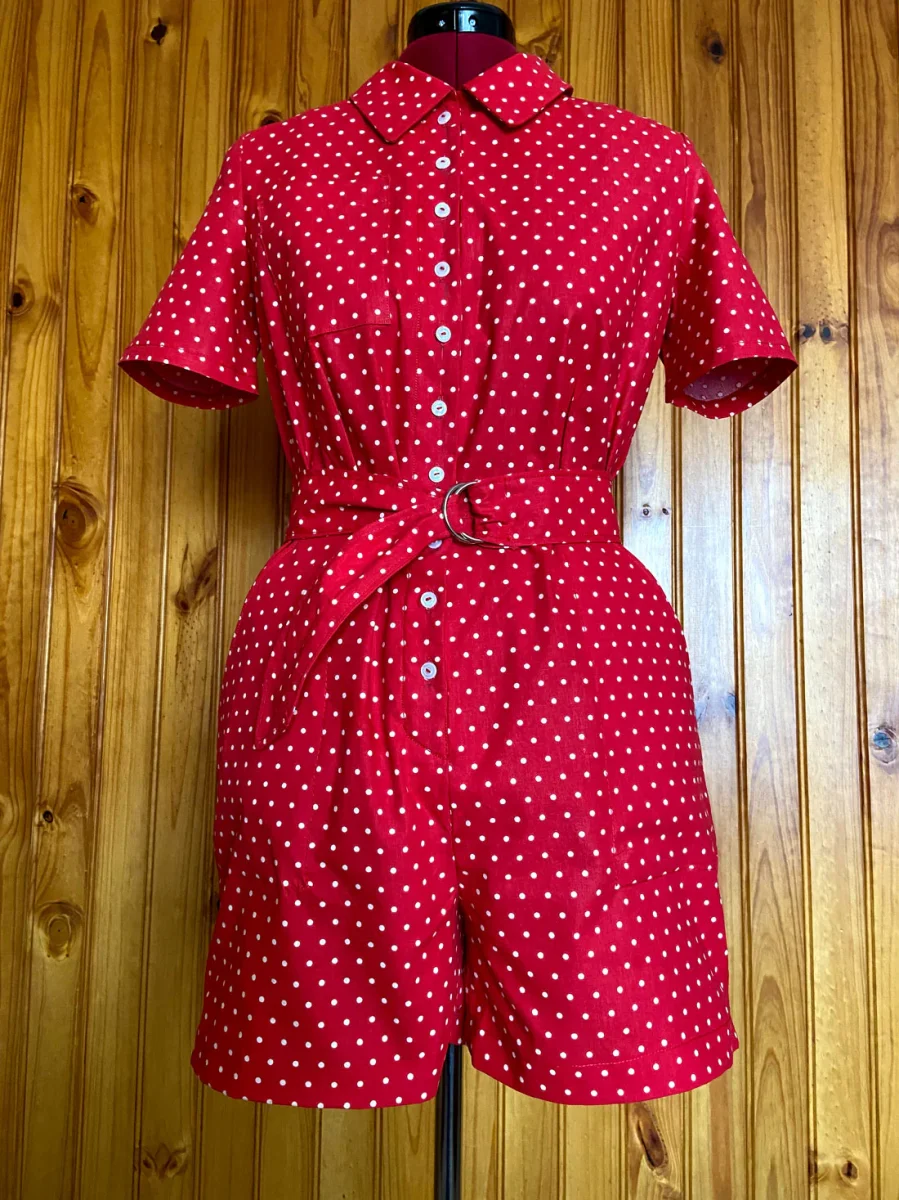 Tissu coton rouge imprimé pois blancs, 25cm – Image 9