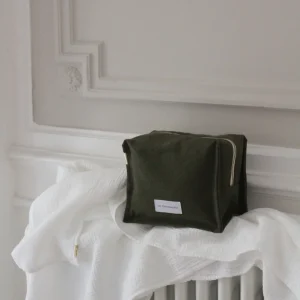 Trousse de toilette cube vert câpre en épaisse toile de coton bio