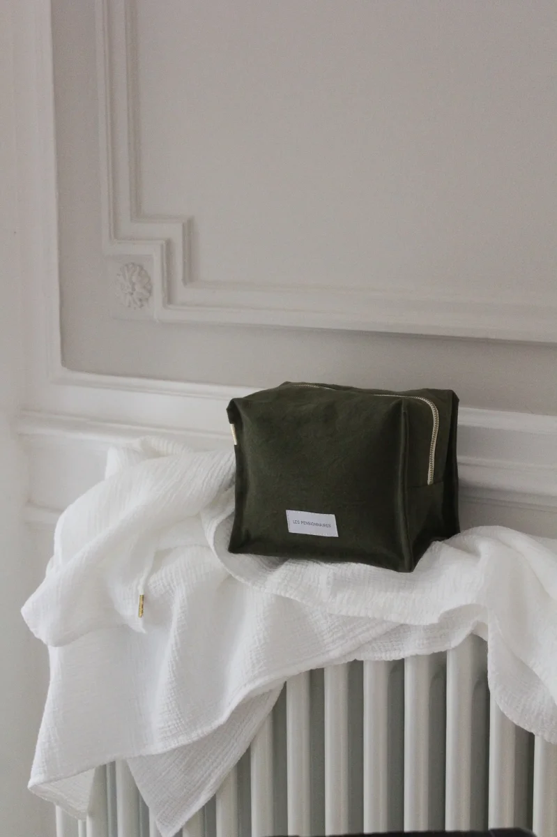 Trousse de toilette cube vert câpre en épaisse toile de coton bio