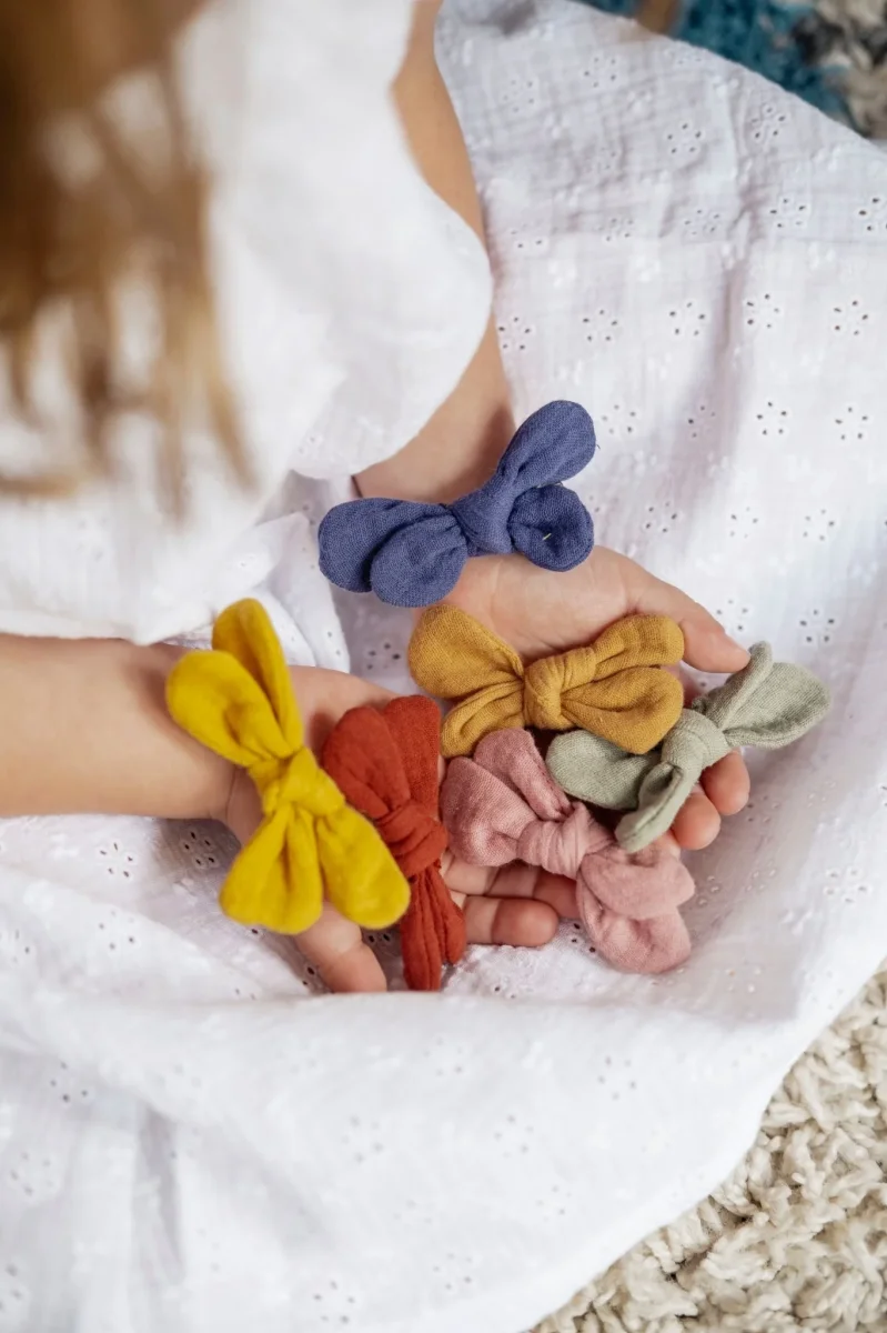 Barrette nœud gaze de coton terracotta pour cheveux accessoire vêtement enfant – Image 3