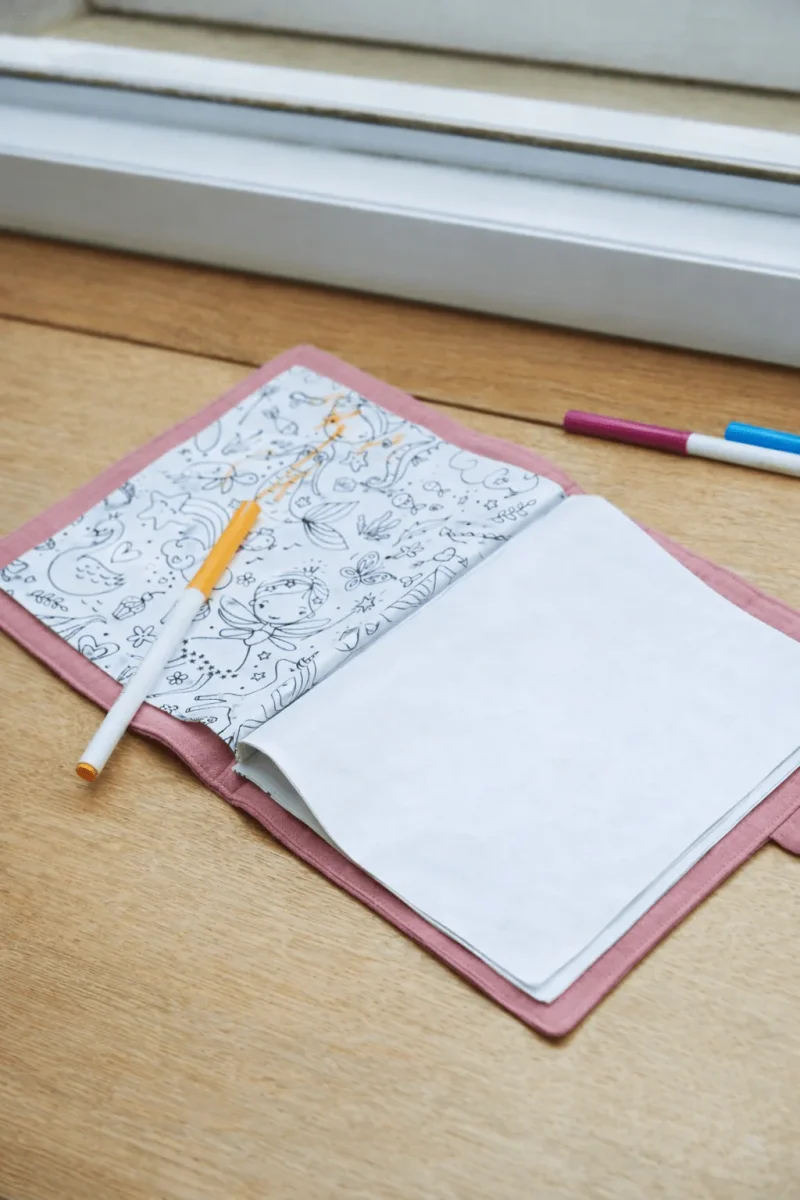 Cahier de coloriage personnalisable lavable et réutilisable en gaze de coton rose – Image 4