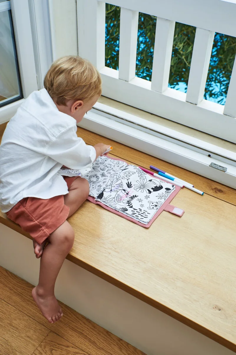 Cahier de coloriage personnalisable lavable et réutilisable en gaze de coton rose – Image 3