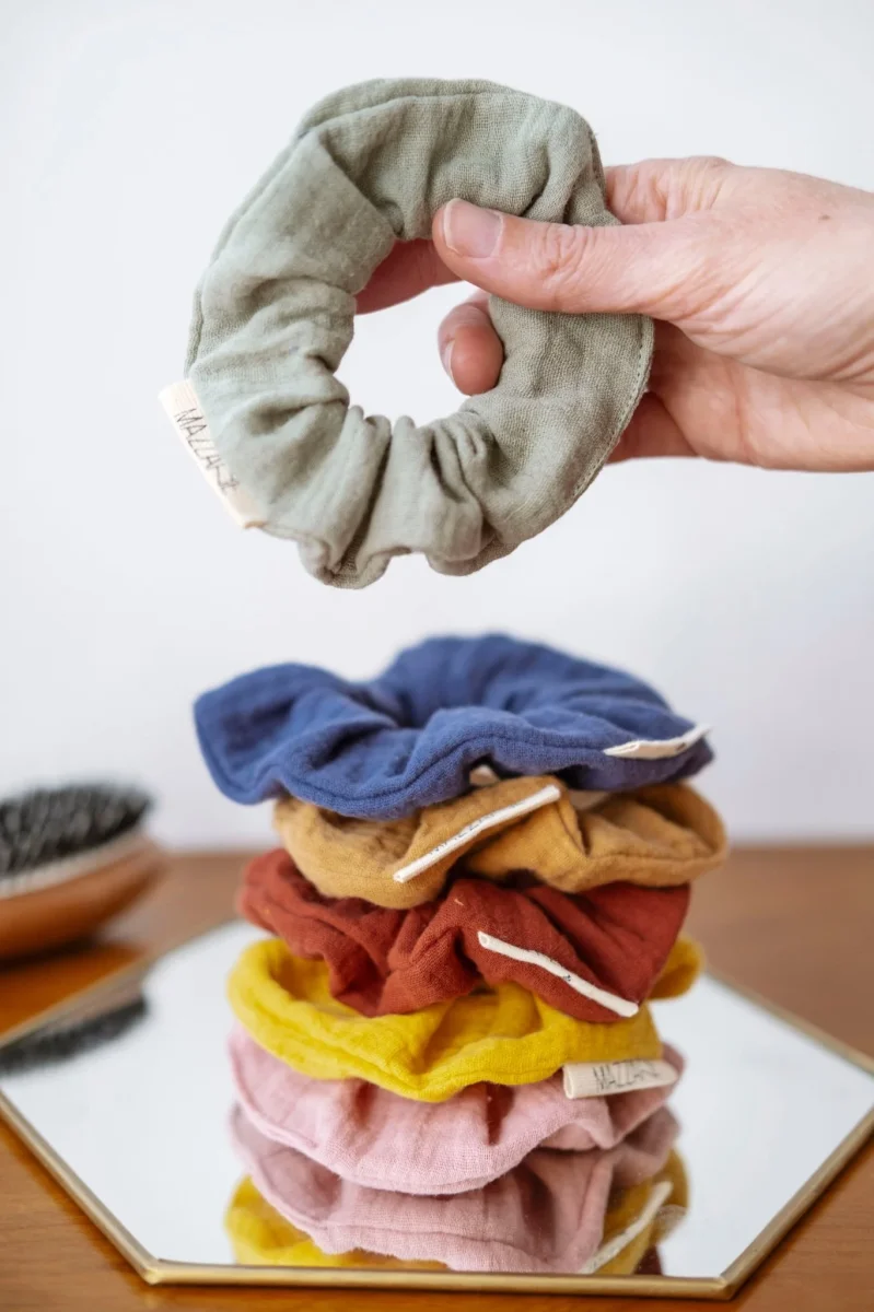 Chouchou cheveux accessoire femme en gaze de coton vert – Image 3