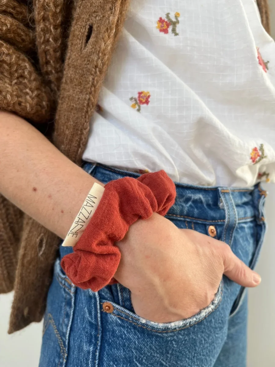 Chouchou cheveux accessoire femme en gaze de coton terracotta – Image 2