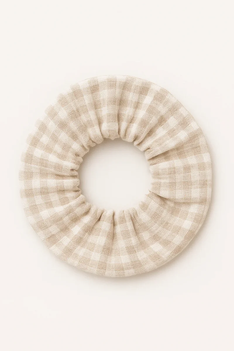 Chouchou cheveux accessoire femme en gaze de coton vichy beige – Image 3