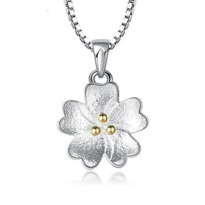 Collier fleur de frangipanier