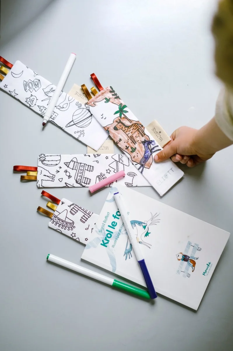 Marque-page enfant lavable et réutilisable en tissu à colorier superhéros – Image 3