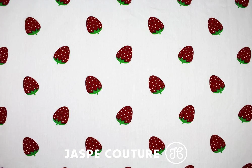 Tissu coton blanc motifs fraises 50cm