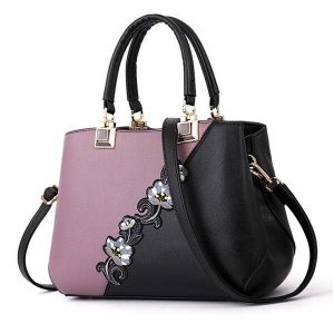 sac avec fleurs brodées