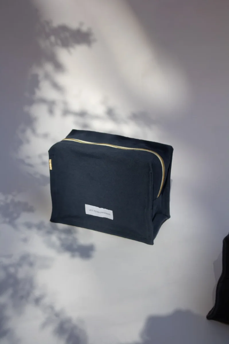 Trousse de toilette cube bleu orage en épaisse toile de coton bio – Image 3